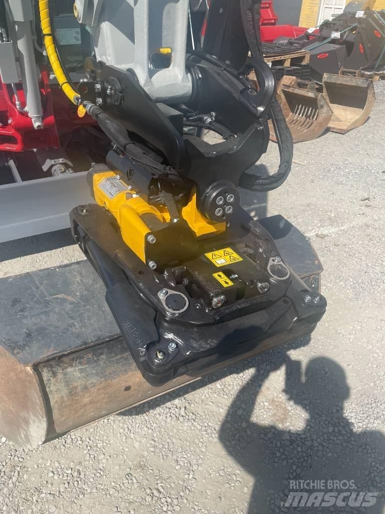 Takeuchi TB 2150 R 大型油圧ショベル12t以上（パワーショベル・ユンボ）