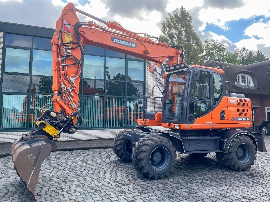 Doosan DX 140 W-3 ホイール式油圧ショベル（パワーショベル・ユンボ・バックホー）