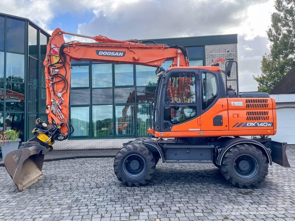 Doosan DX 140 W-3 ホイール式油圧ショベル（パワーショベル・ユンボ・バックホー）