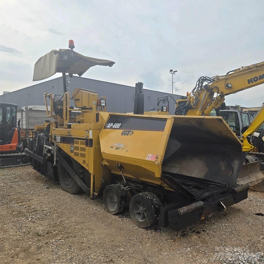 CAT AP 600 アスファルトフィニッシャ