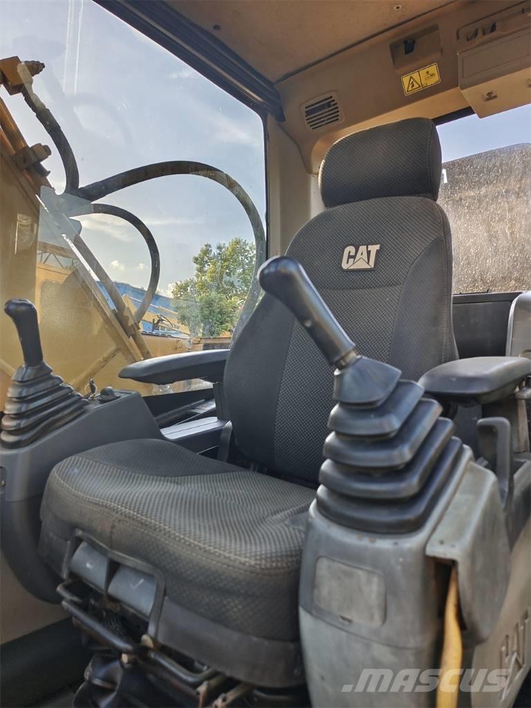 CAT 320 D 大型油圧ショベル12t以上（パワーショベル・ユンボ）