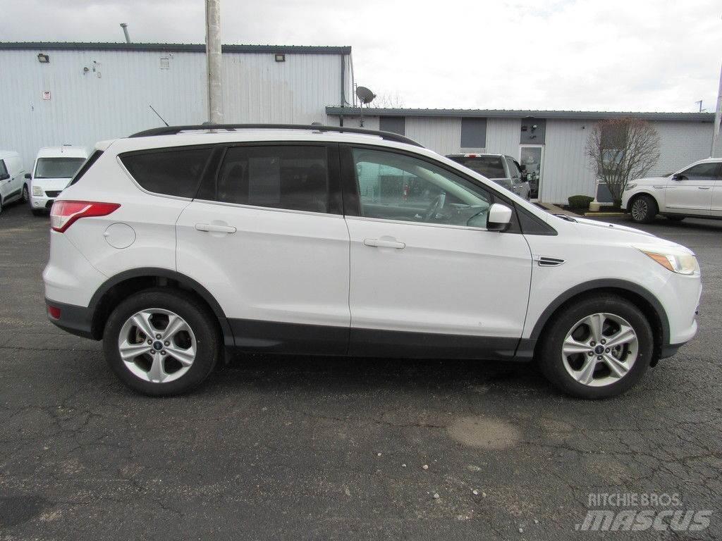Ford Escape 自動車