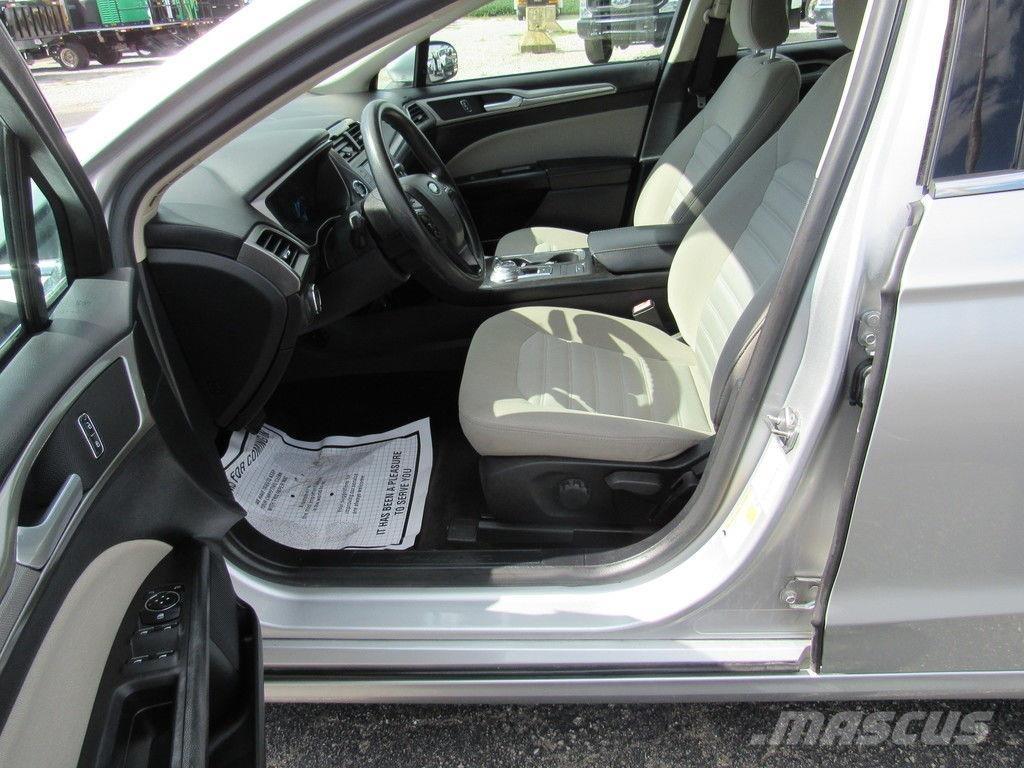 Ford Fusion 自動車