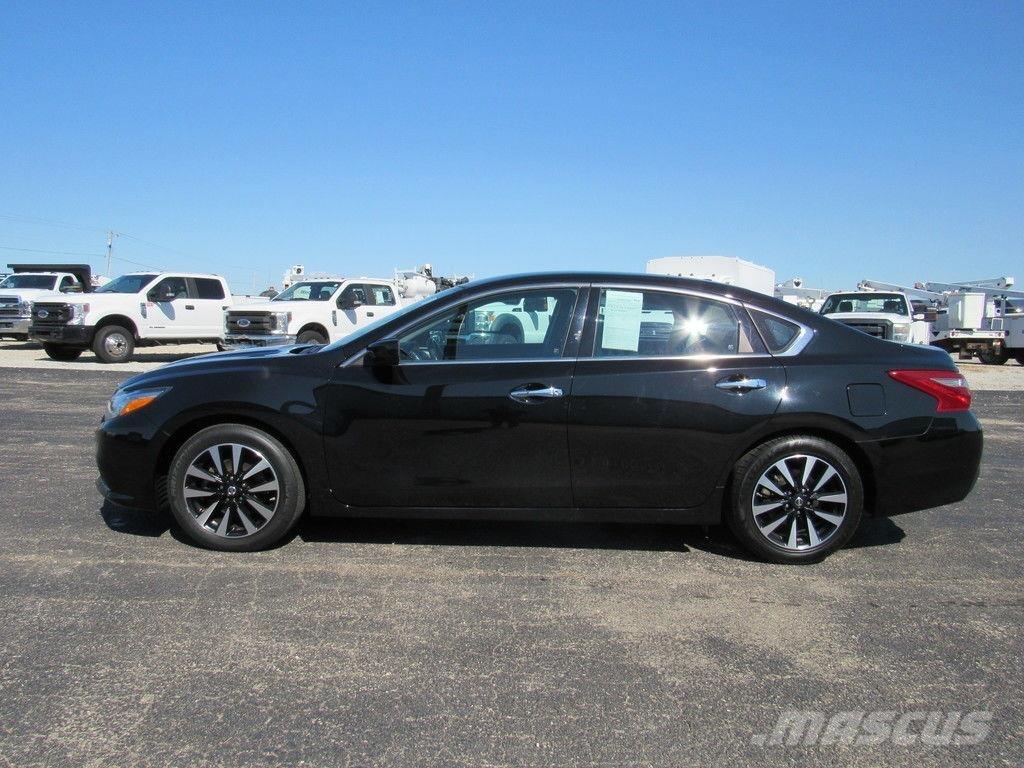 Nissan Altima 自動車