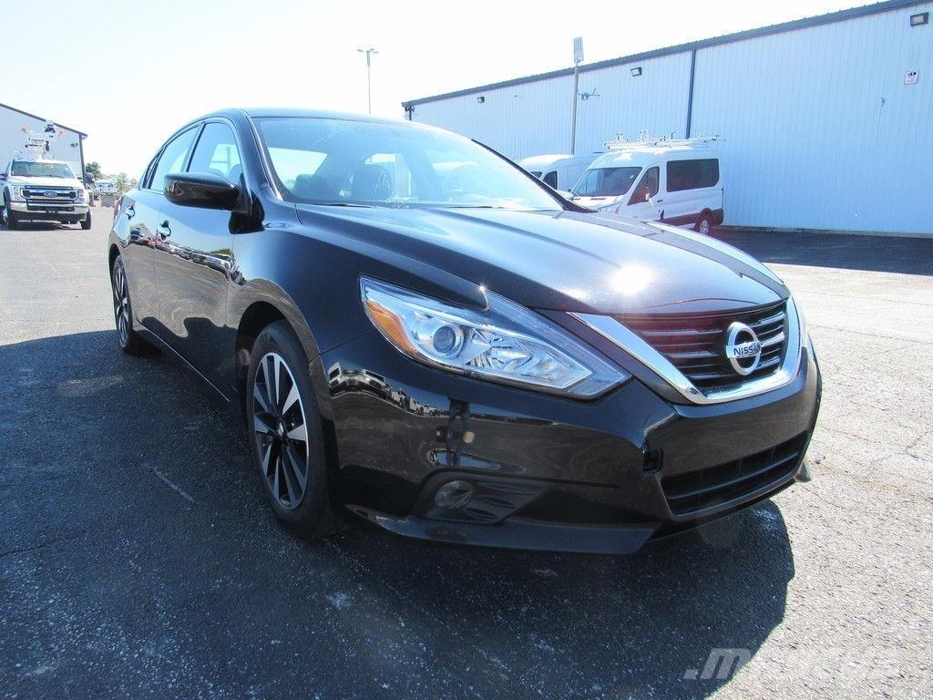 Nissan Altima 自動車