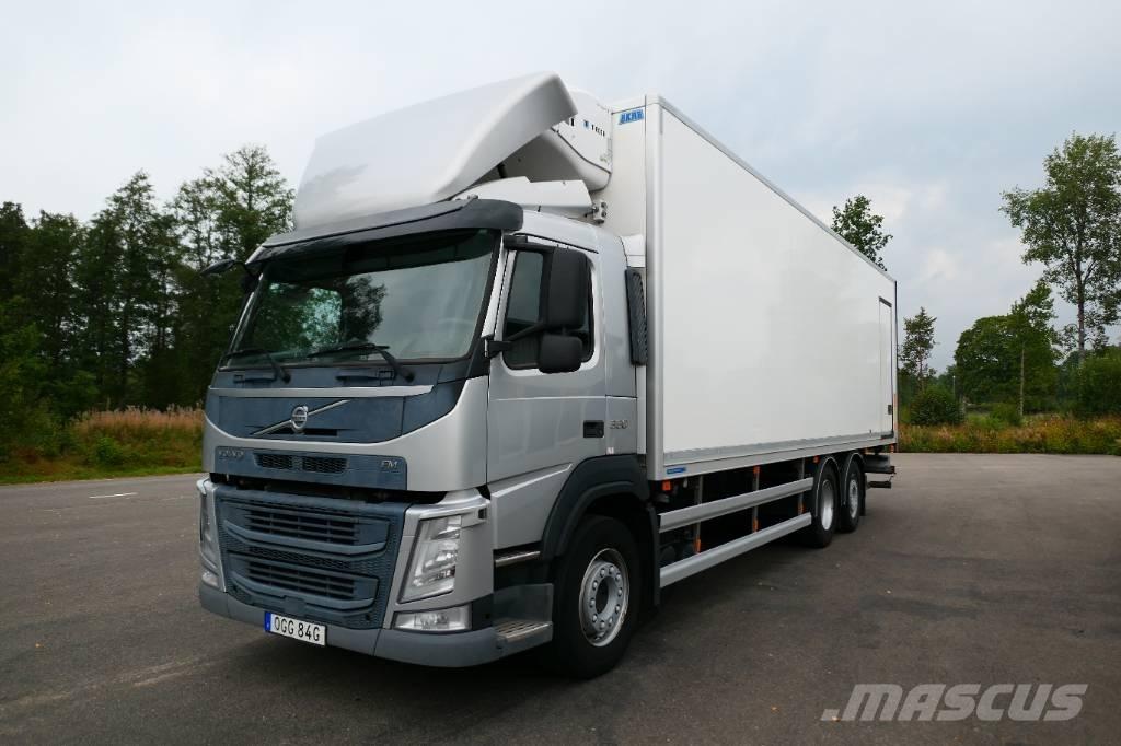 Volvo FM 330 6x2*4 冷凍冷蔵車
