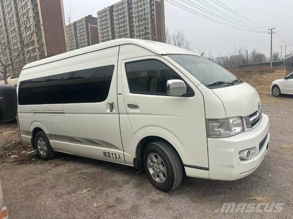 Toyota Hiace 長距離バス