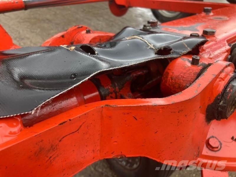 Kuhn GF 8702 T テッダー・テッダーレーキ