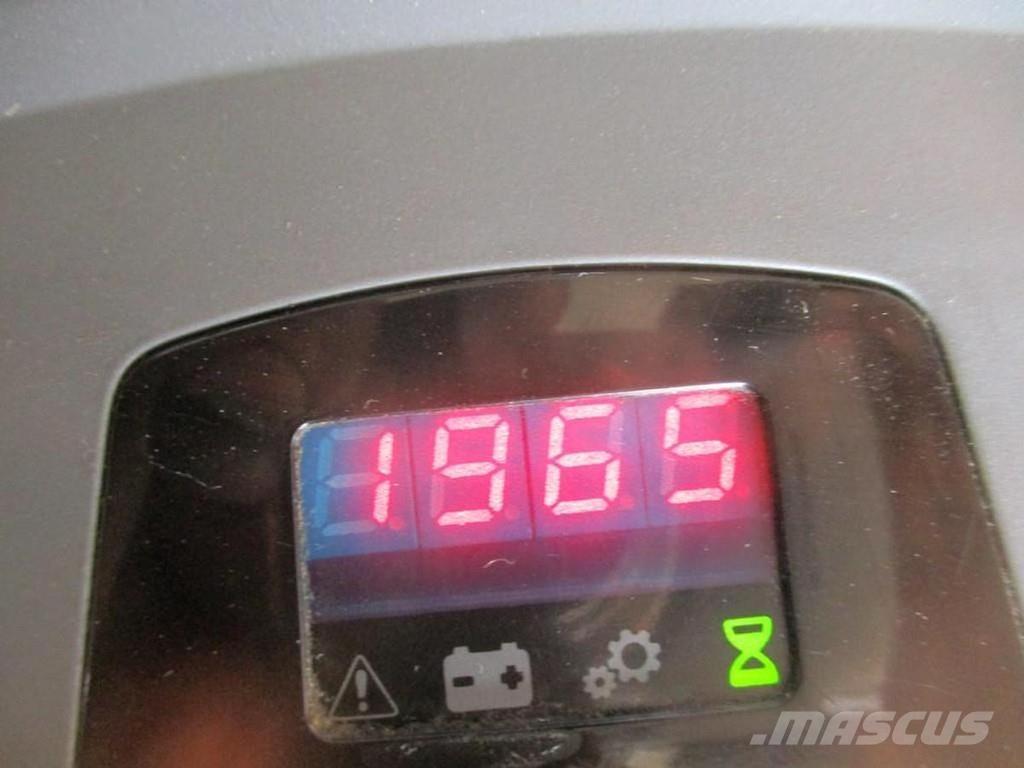 Toyota LPE200 ローリフトとプラットフォーム