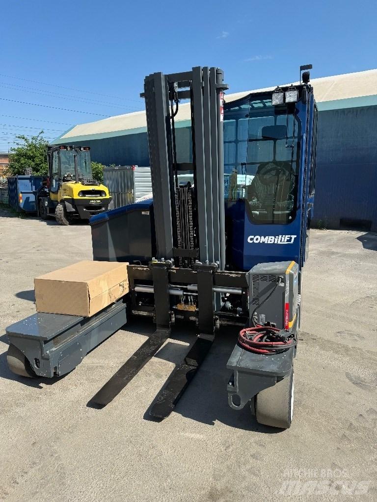 Combilift C4000ET 全方向リーチ型フォークリフト