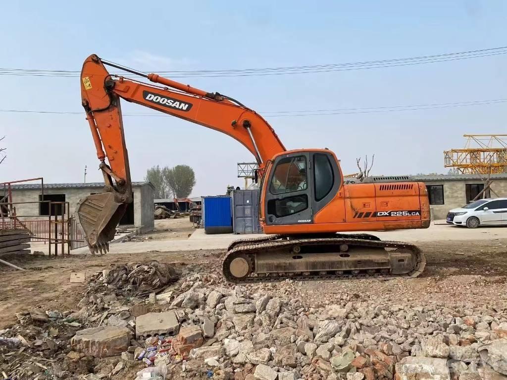 Doosan DX 225 LCA 大型油圧ショベル12t以上（パワーショベル・ユンボ）