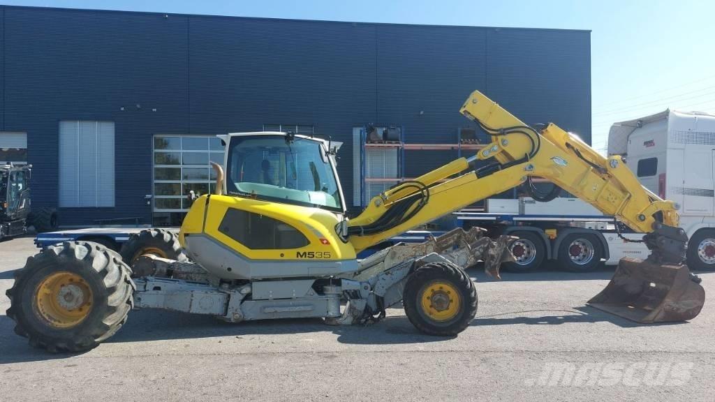 Menzi Muck M535 ホイール式油圧ショベル（パワーショベル・ユンボ・バックホー）