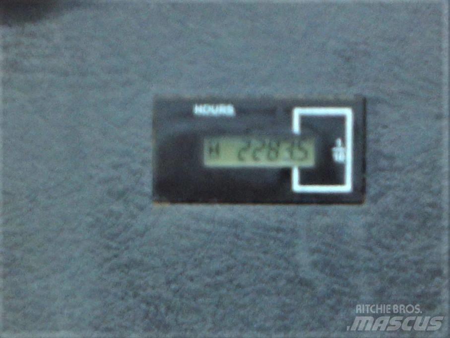 Hyundai HX 130 LCR 大型油圧ショベル12t以上（パワーショベル・ユンボ）