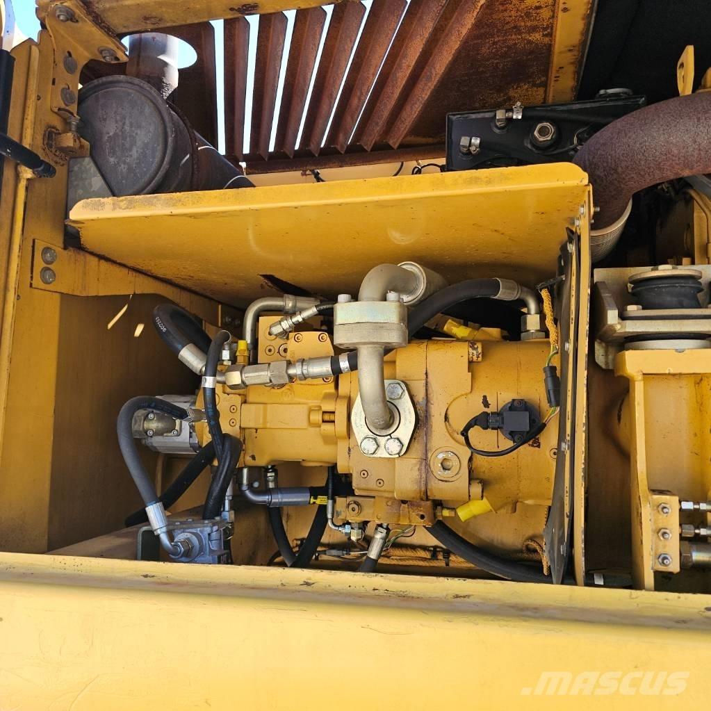 CAT 322 C ホイール式油圧ショベル（パワーショベル・ユンボ・バックホー）