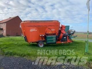 Kuhn Typ 2070 ミキサーフィーダー
