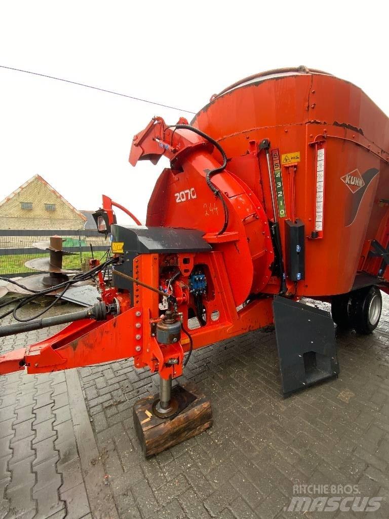 Kuhn Typ 2070 ミキサーフィーダー