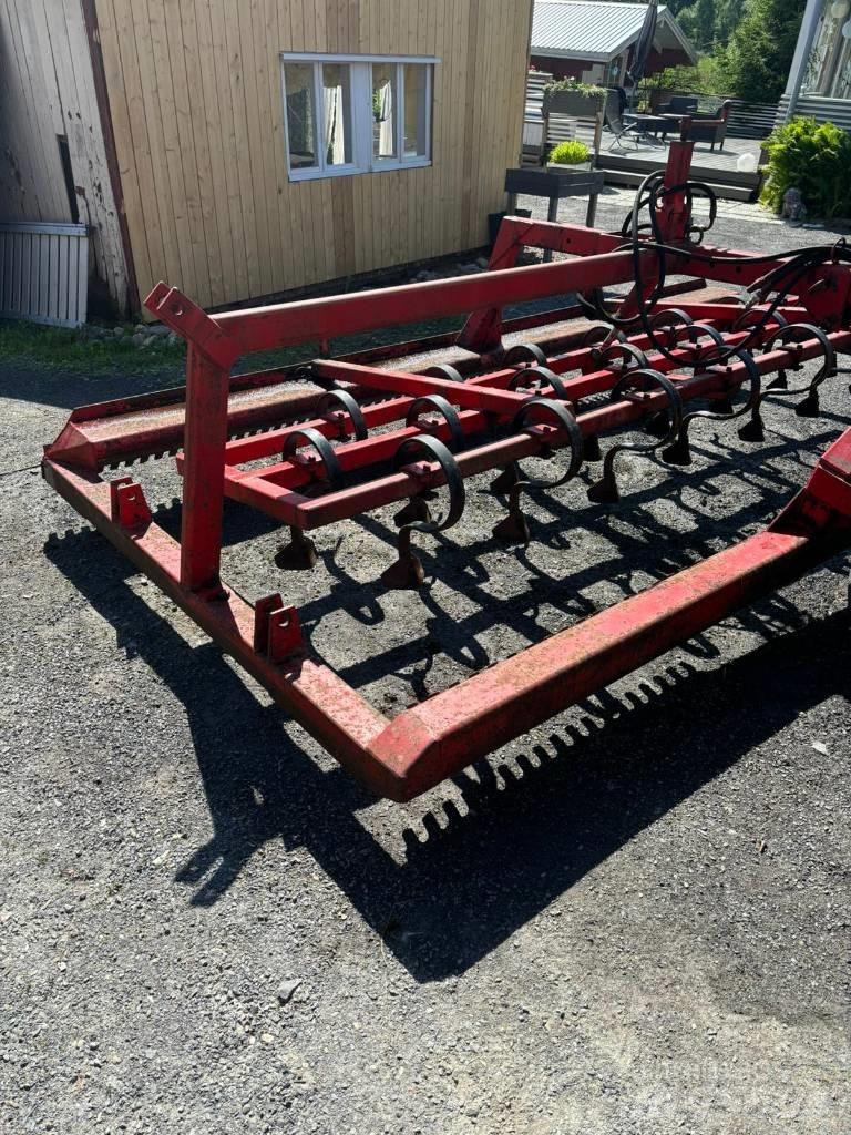 Runni Höylä äes 4m. 土掻き機