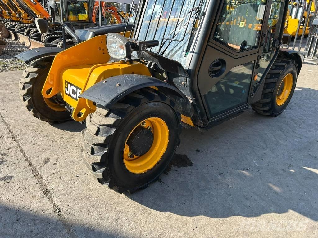 JCB 525-60 テレスコーピックハンドラー
