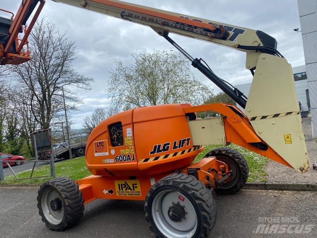 JLG 600 AJ ブームリフト　屈伸型