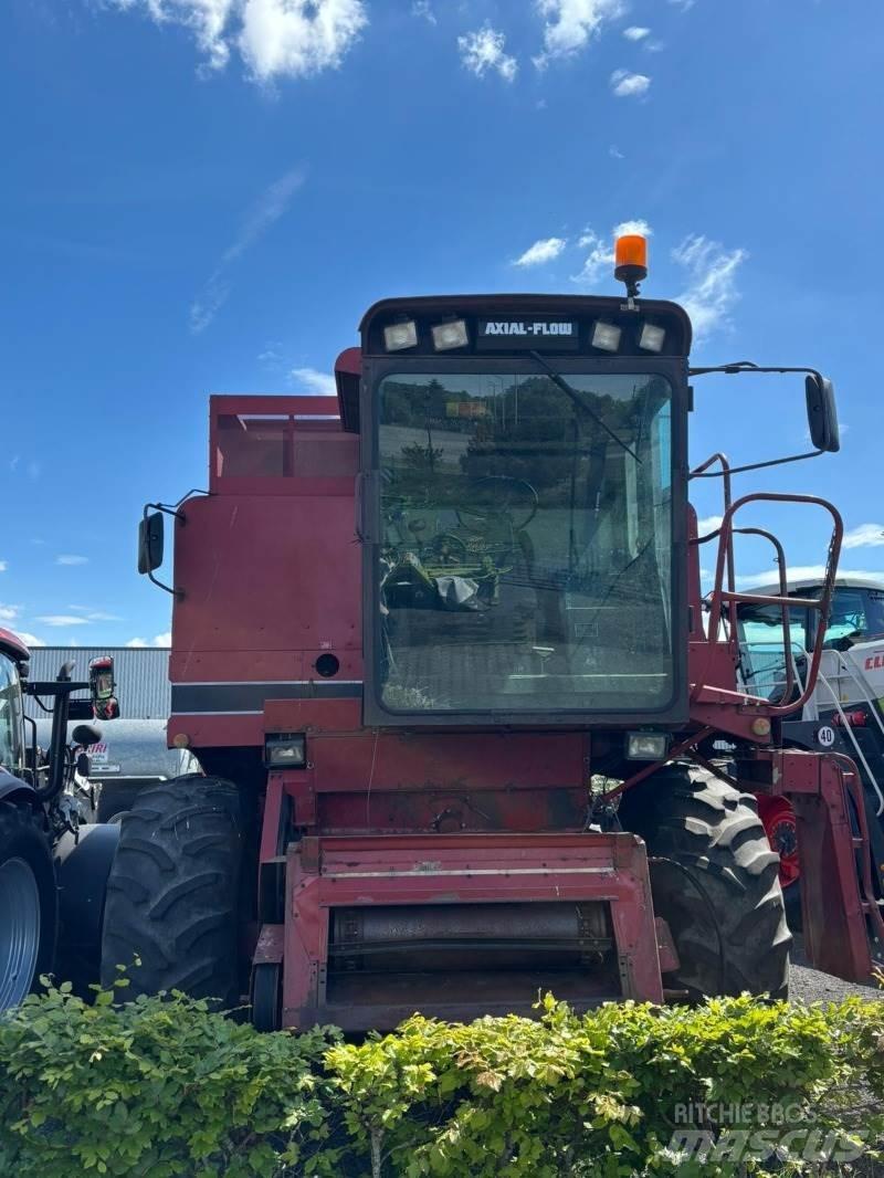 Case IH 1680 Axial コンバイン