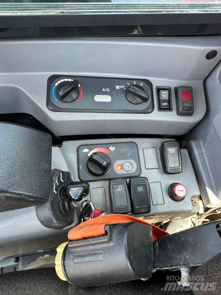 Kubota KX 080-4 中型油圧ショベル 7ｔ-12ｔ（ユンボ・パワーショベル・バックホー）
