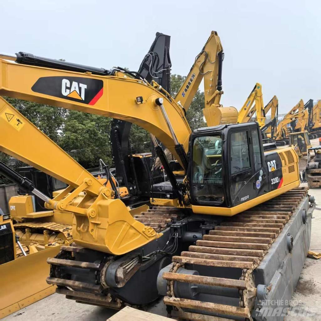 CAT 320 D 水陸両用油圧ショベル、ユンボ