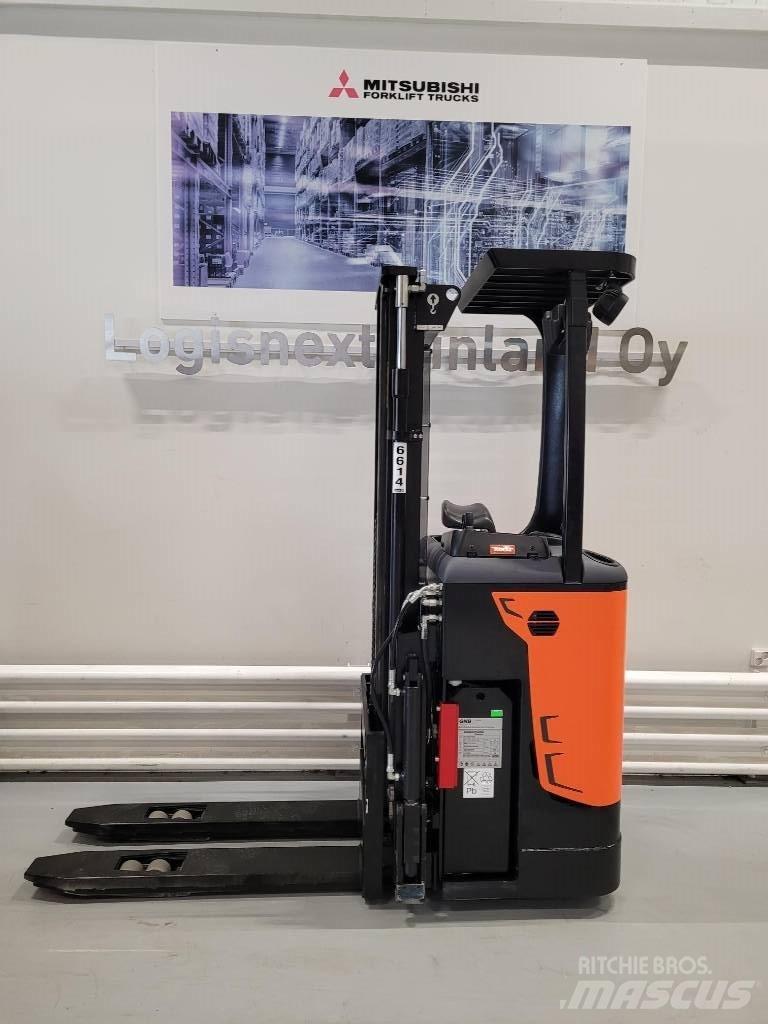 Rocla SST16 ACI 自走式スタッカー