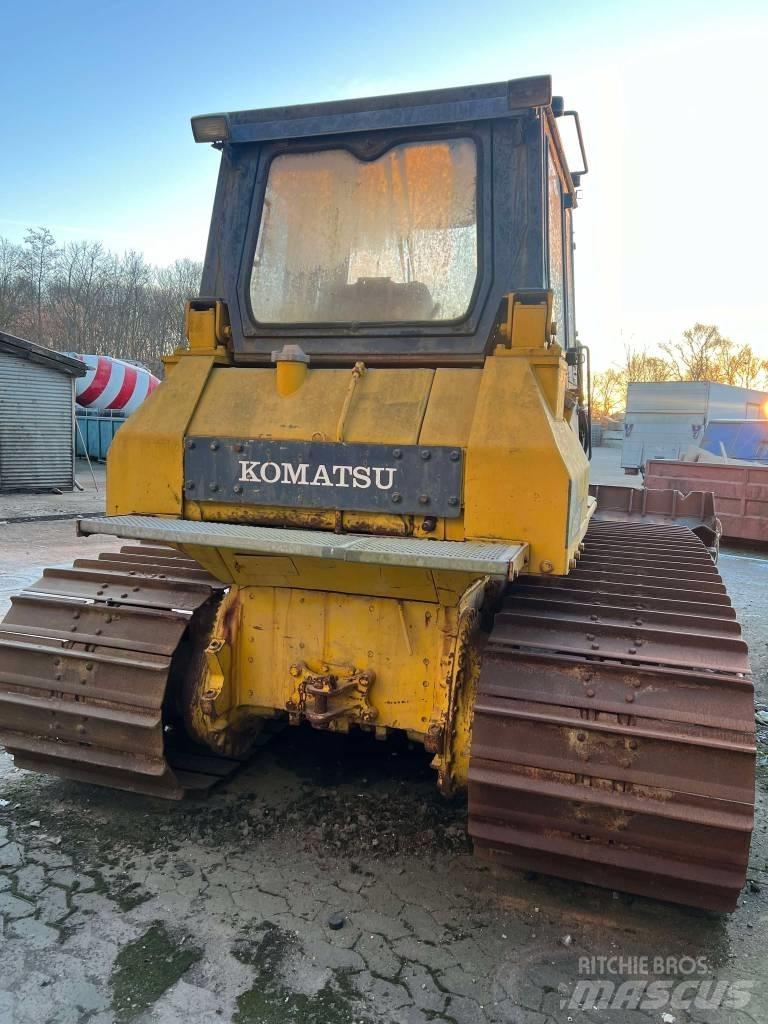 Komatsu D 65 P ブルドーザー