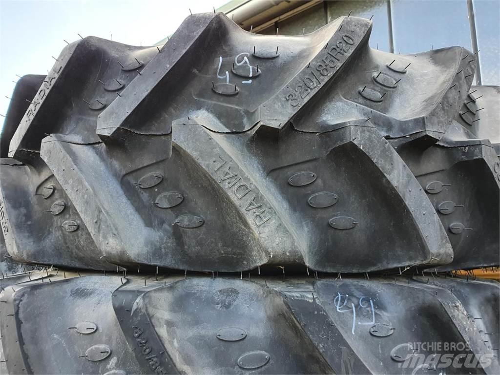 BKT 320/85R20 x2 タイヤ、ホイル、リム