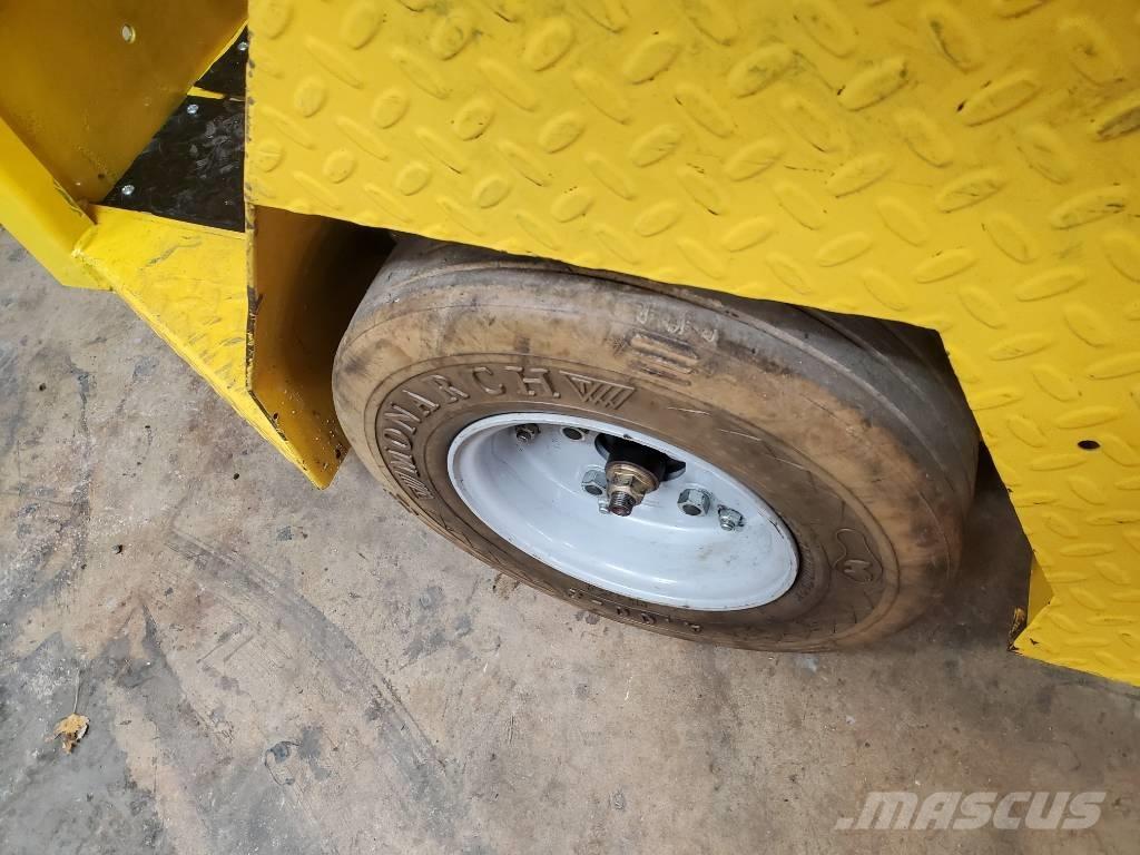 Taylor-Dunn SC090 トーイングトラック