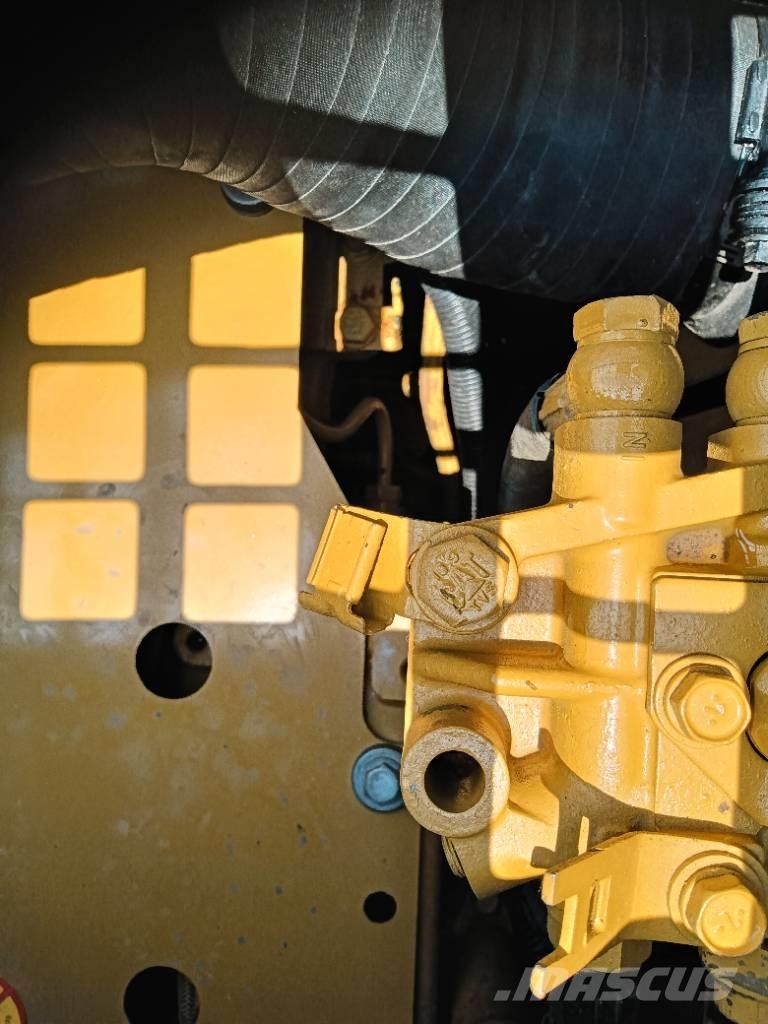 CAT 320 D 大型油圧ショベル12t以上（パワーショベル・ユンボ）