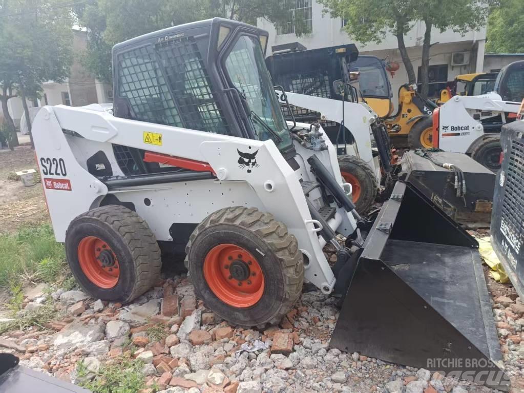 Bobcat S 220 スキッドステアローダー