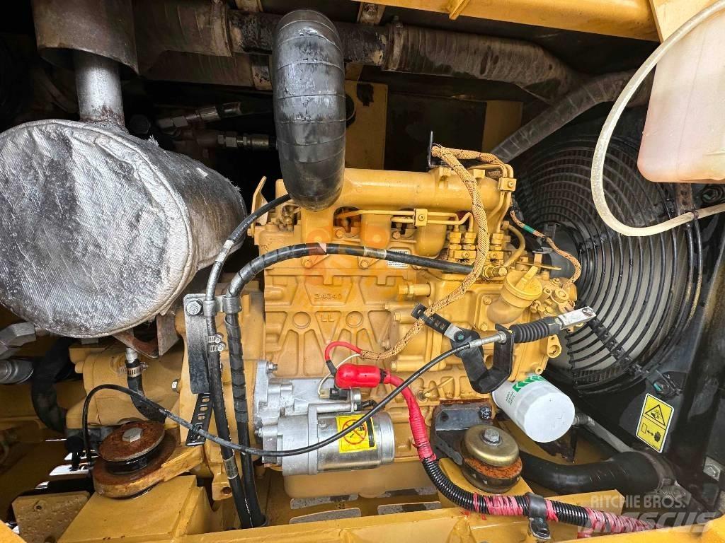 CAT 305.5E2 大型油圧ショベル12t以上（パワーショベル・ユンボ）
