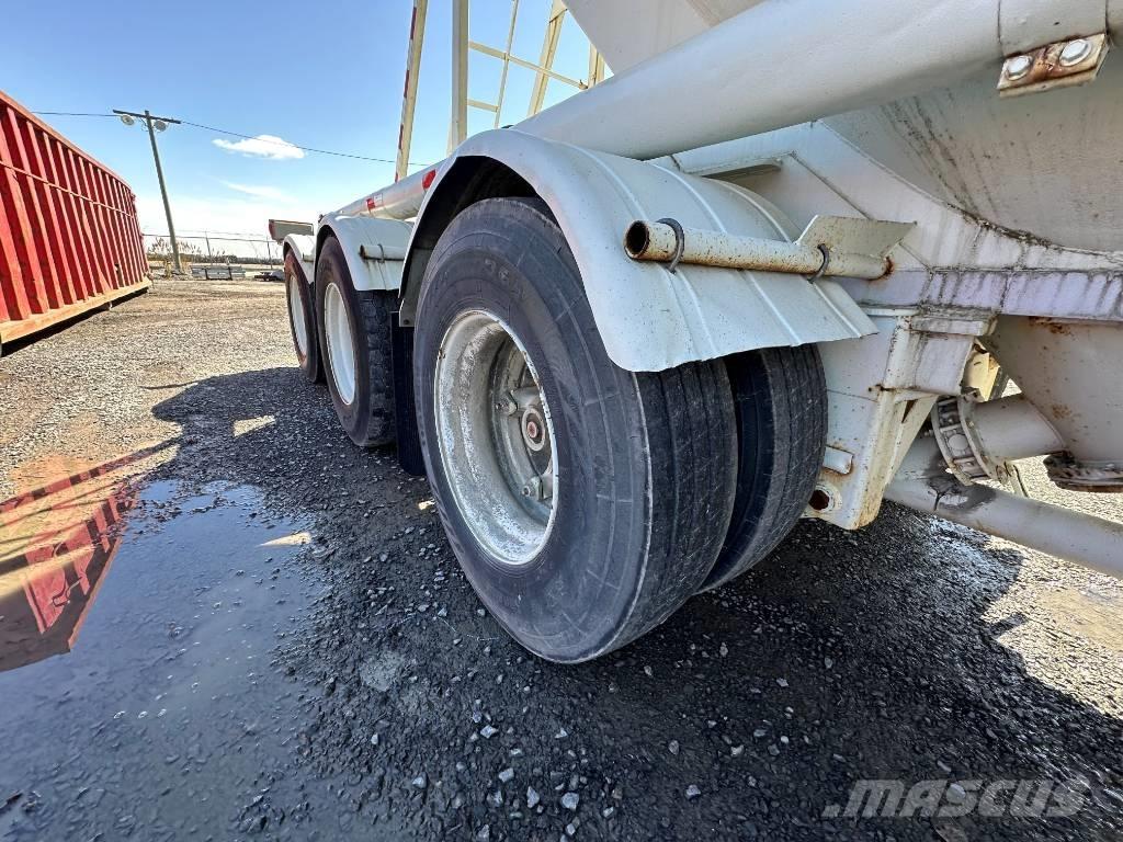 Fruehauf TR-90 タンカートレーラー