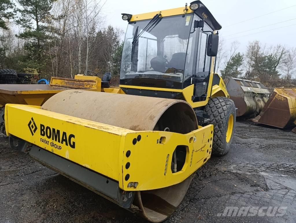 Bomag BW 213 振動ローラ