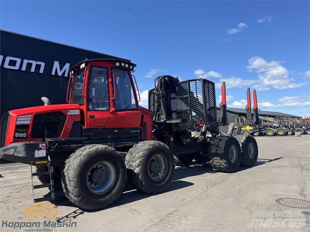 Komatsu 895 フォワーダー