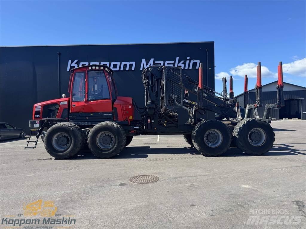 Komatsu 895 フォワーダー