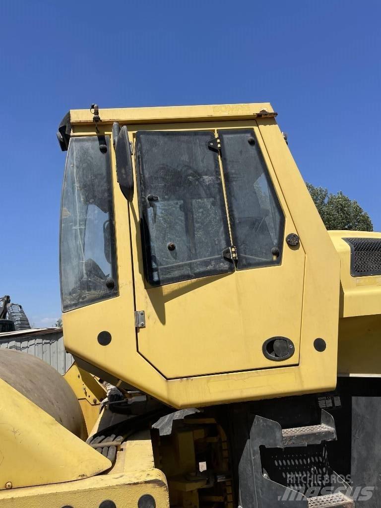 Bomag 226-4 振動ローラ
