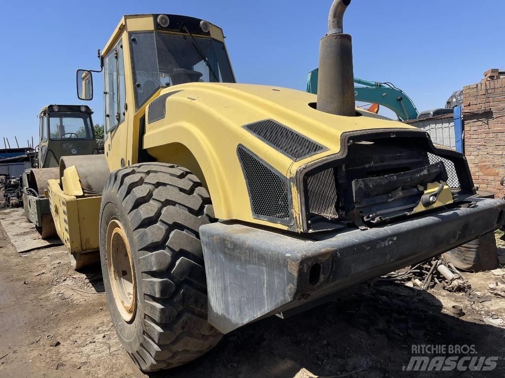 Bomag 226-4 振動ローラ