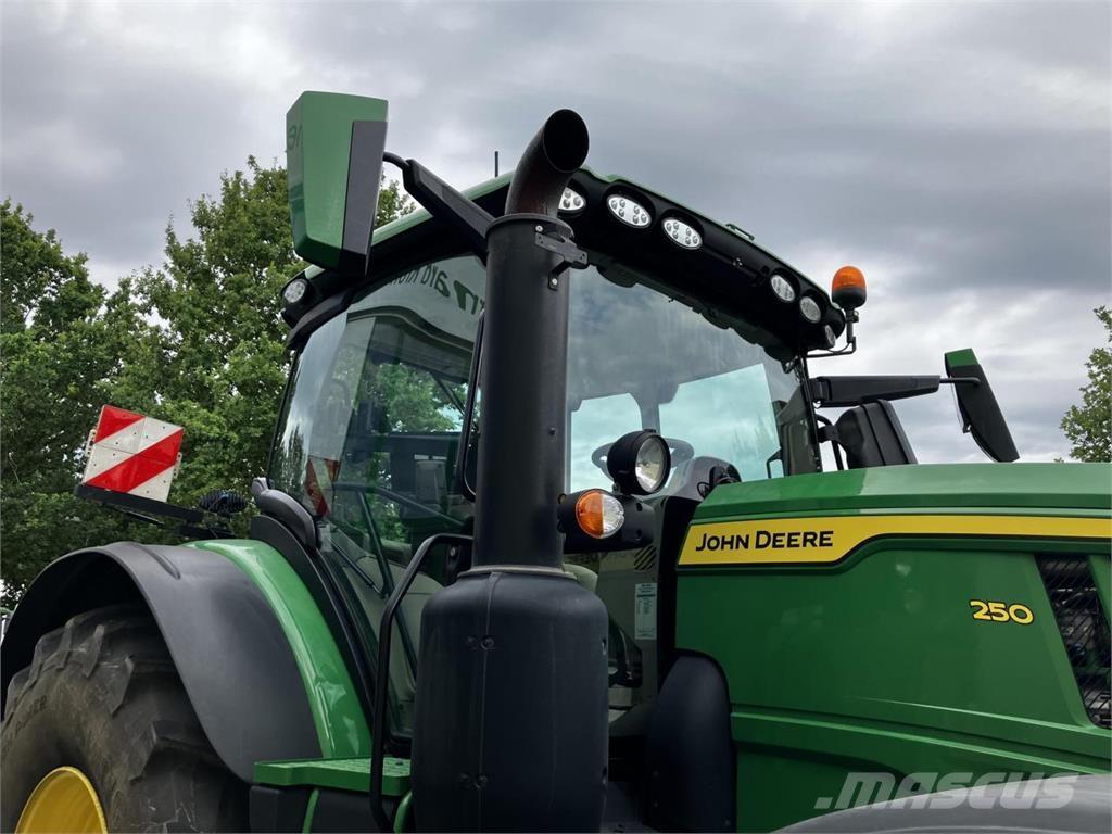 John Deere 6R 250 トラクター