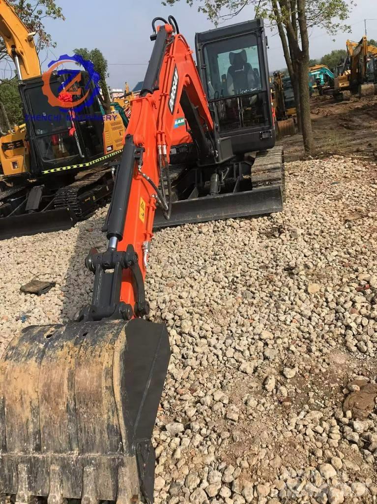 Doosan DX 60 ミニ油圧ショベル 7t以下（ミニユンボ・ミニディガー）