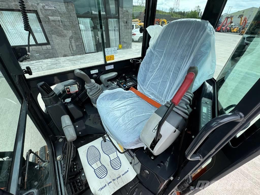 Hitachi ZX 26 U-6CLR ミニ油圧ショベル 7t以下（ミニユンボ・ミニディガー）