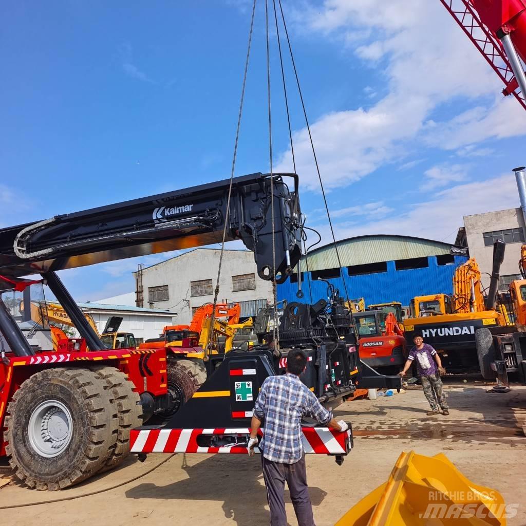 Kalmar DRF 450 リーチスタッカー