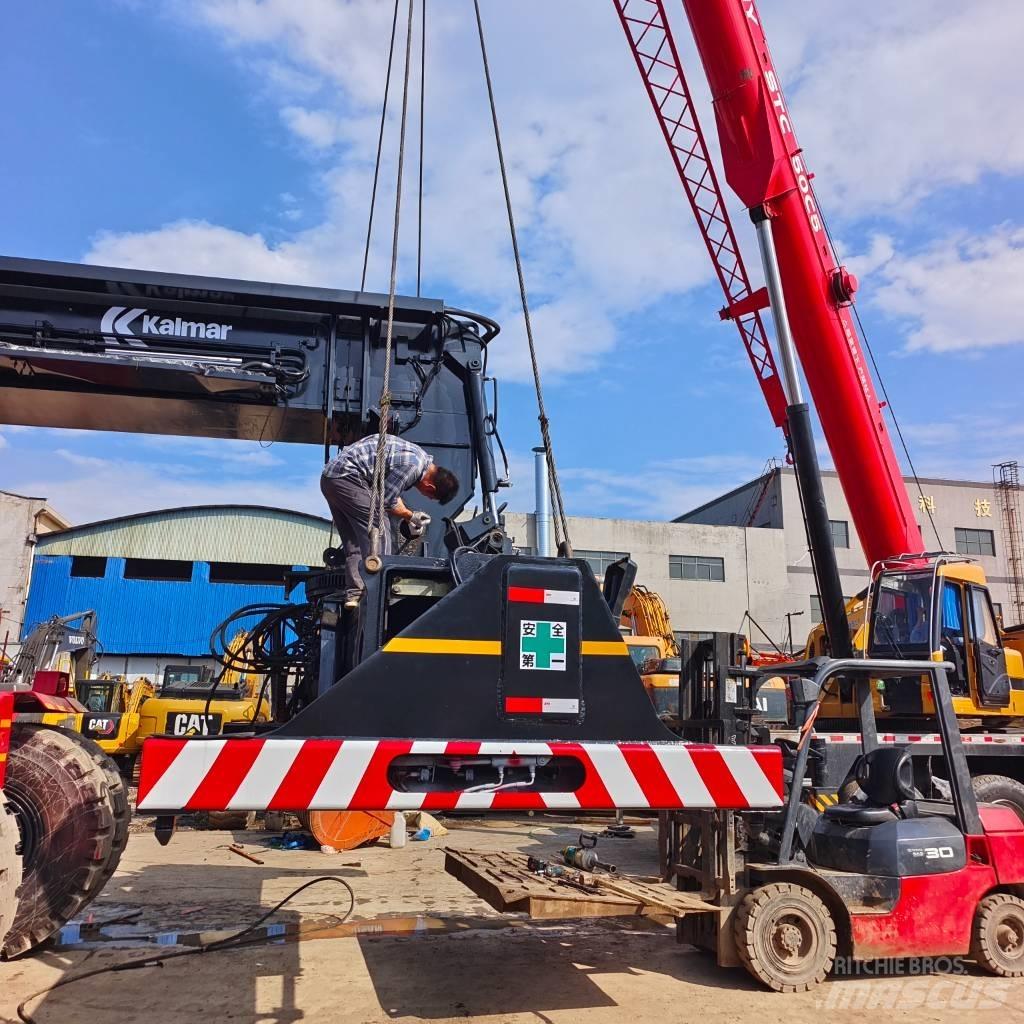 Kalmar DRF 450 リーチスタッカー