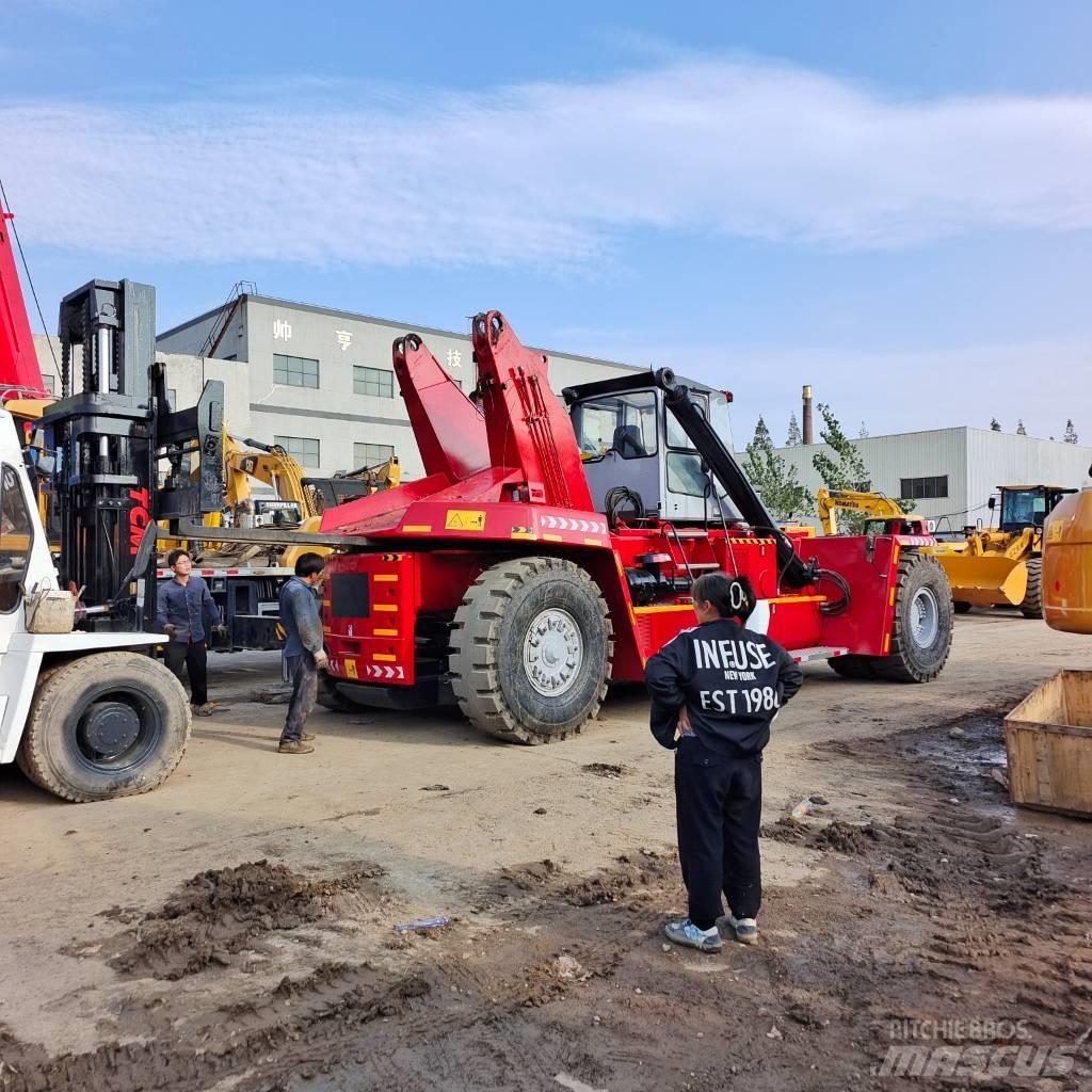 Kalmar DRF 450 リーチスタッカー