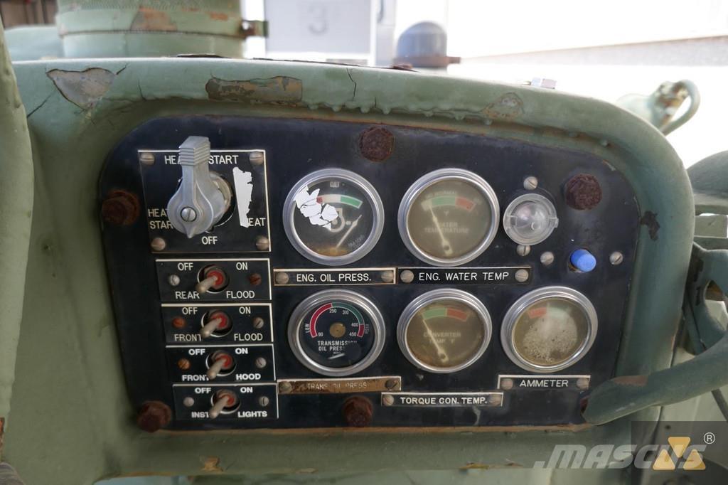 CAT D7F Ex-army ブルドーザー