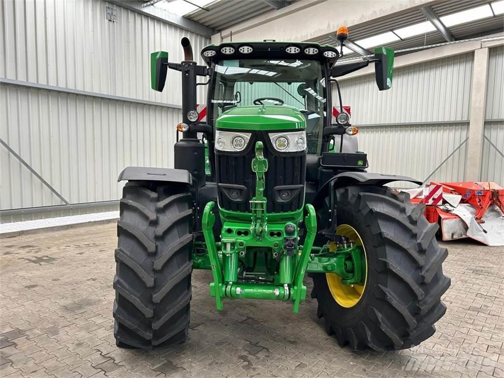 John Deere 6R 215 トラクター