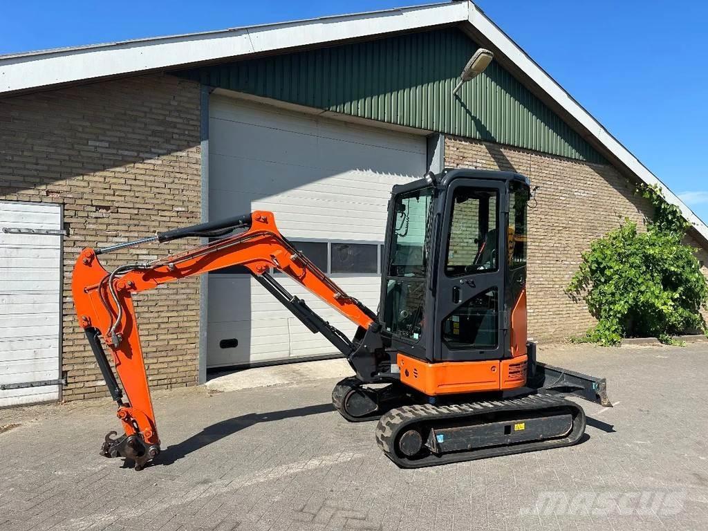 Hitachi ZX26U-6CR ミニ油圧ショベル 7t以下（ミニユンボ・ミニディガー）