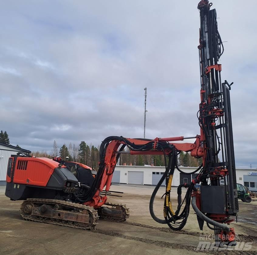 Sandvik DC 410 Ri サーフェイスドリルリグ
