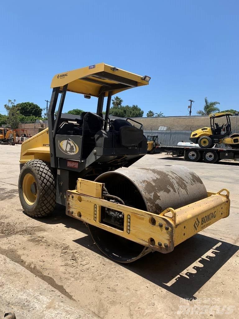 Bomag BW 177DH-50 振動ローラ
